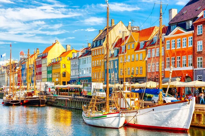 2-Hour Walking Introduction to Copenhagen and its Main Sights - Starting at Rådhuspladsen: Andersen and the City Hall Square Scene