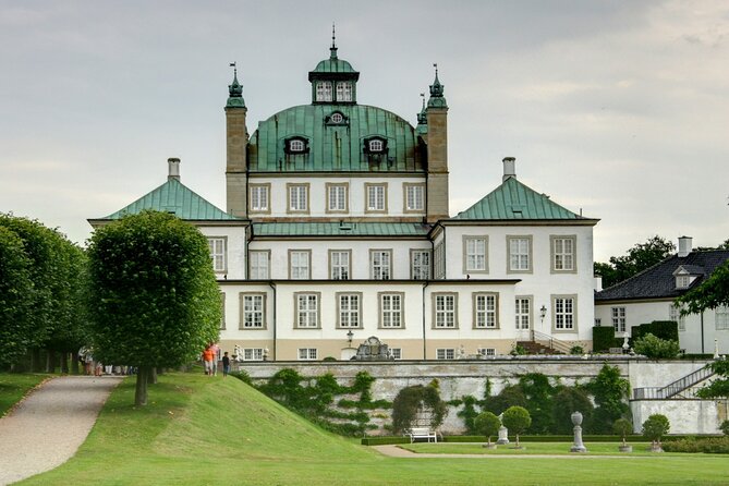 Castles of Kronborg and Frederiksborg from Copenhagen by Car - Guided vs Audio-Guided: Choose the Pace That Fits Your Style
