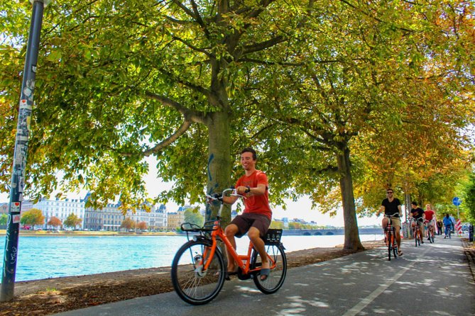Copenhagen 2-hour City Highlights Bike Tour - Amalienborg Palace: royal residence with big views