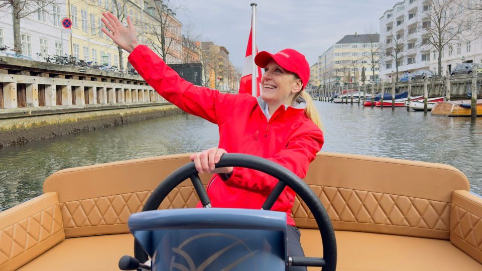 Copenhagen: Guided Canal Tour by Electric Boat - Copenhagen looks different when the boat is the quiet one