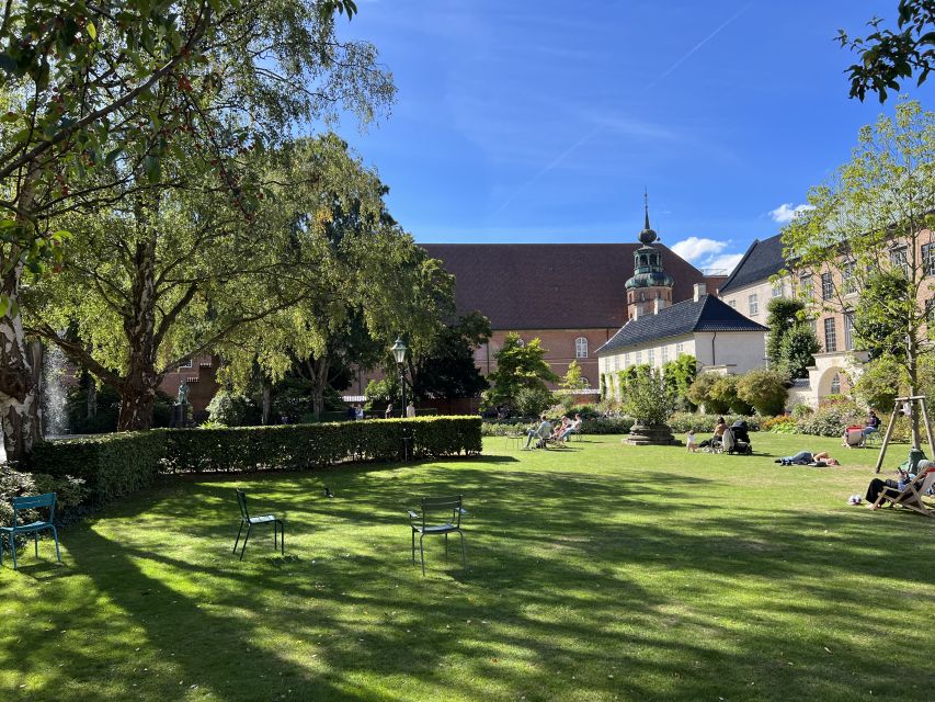 Copenhagen: Guided E-Scooter KickBike Tour- All Highlights - Amalienborg, Gefion Fountain, and the royal-photo sweep