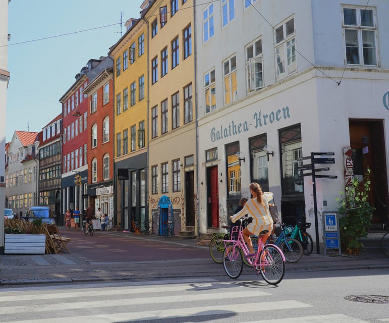 Copenhagen: Hygge & Highlights Walking Tour with Local Guide - Amalienborg and the Changing of the Guard chance