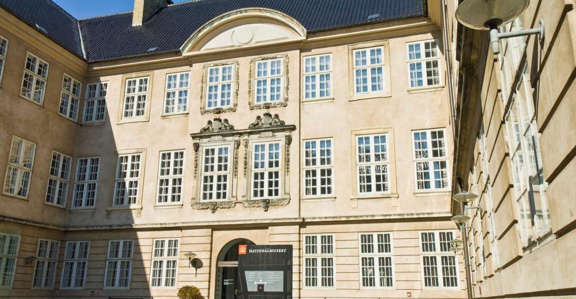 Copenhagen: Old Town and Nyhavn Private Family Tour - Meeting at City Hall Square: Andersen, Dragespringvandet, and the Lur Blowers