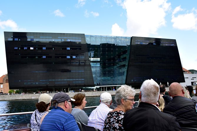 Copenhagen Sightseeing Classic Canal Tour With Live Guide - Finding Ved Stranden 26 and choosing where to sit
