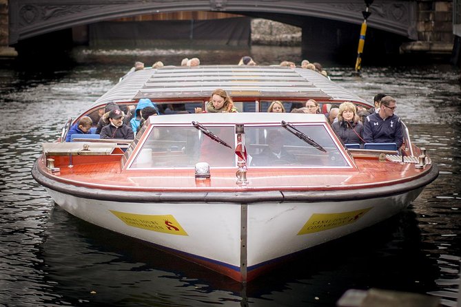 Copenhagen Sightseeing Classic Canal Tour With Live Guide - The royal pass: Amalienborg Palace, Copenhagen from the edge of power