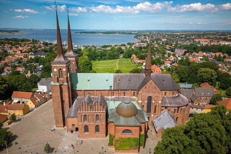 Full-Day Tour; Castle, Palace, Cathedral and Viking Ships - Who should book this tour?