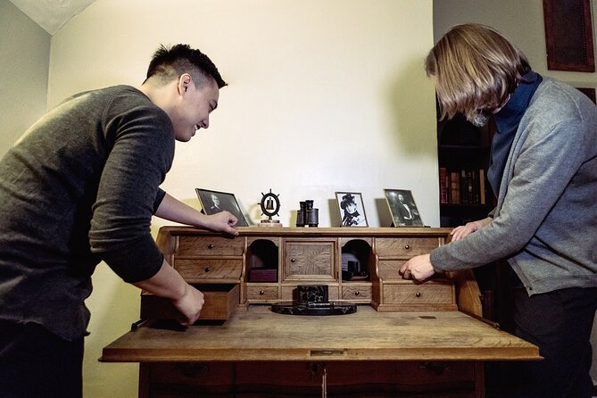 SHERLOCK Escape Room - Game Masters in Costume: The Difference Between Stuck and Solved
