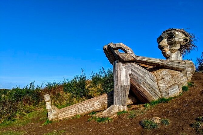 The Six Forgotten Giants Trolls Hunt with Minibus - Stop 6 (Albertslund): Thomas On The Mountain and the big hilltop sit