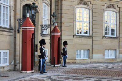 Walk & Canal Tour: Copenhagen Highlights + Changing of the Guards - Tivoli Gardens and Glyptoteket: fast stops that point you to the right stories