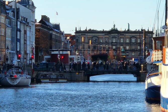 Walk & Canal Tour: Copenhagen Highlights + Changing of the Guards - Kastellet, Churchill Park, and the fortress walls: quieter history in green space